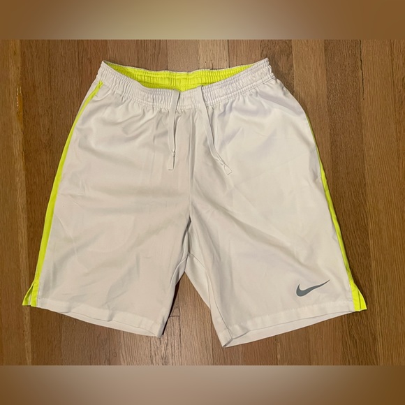 Nike DriFit tennis court shorts 9” inseam - Picture 1 of 2